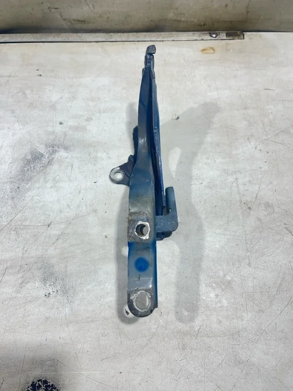 Петля капота левая KIA Sportage 3