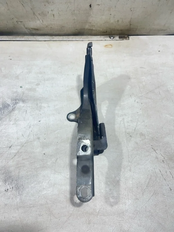 Петля капота левая KIA Sportage 3