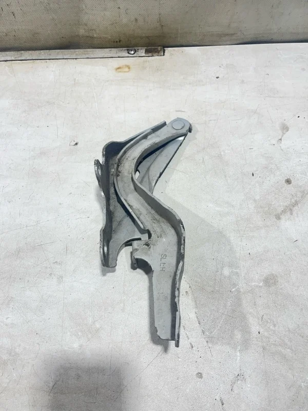 Петля капота левая KIA Sportage 3