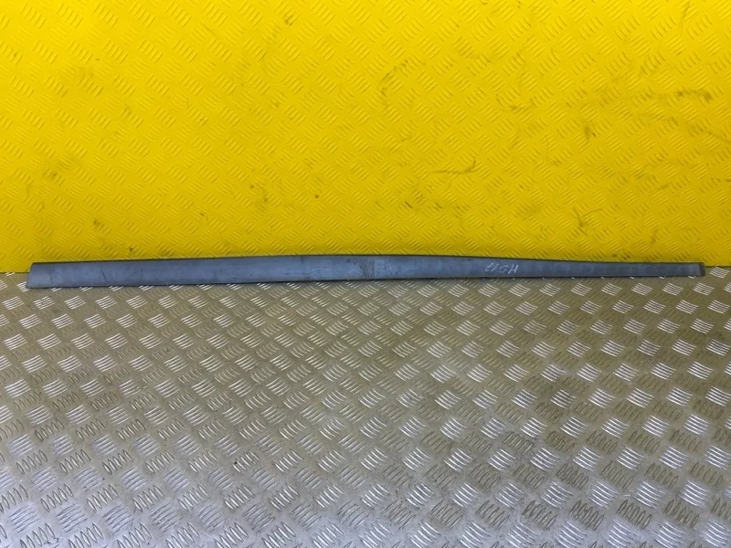 Молдинг (накладка кузовная) Dacia Duster 2010-2017 2014 769521582R 1.5 D K9K858, передний левый