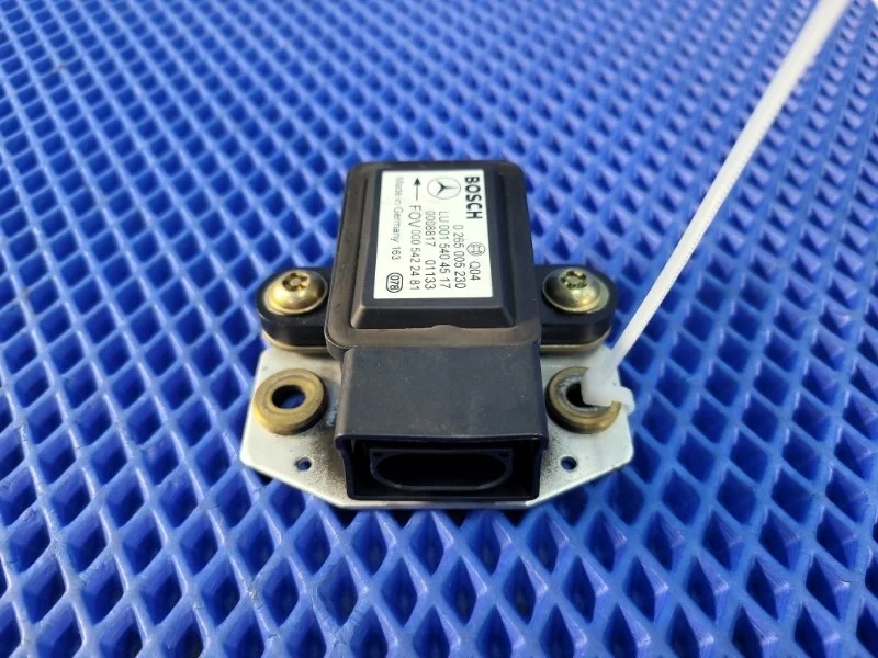 Датчик ускорения Mercedes-Benz S-Class 2000 A0015404517 W220 M112