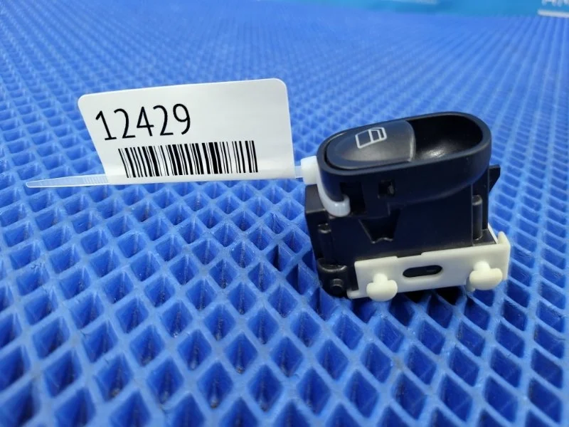 Кнопка стеклоподъемника Mercedes-Benz Clc-Class 2001 A2038200210 W203 М271955