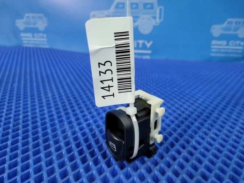 Кнопка стеклоподъемника Mercedes-Benz Clc-Class 2001 A2038200210 W203 М271955, передняя правая