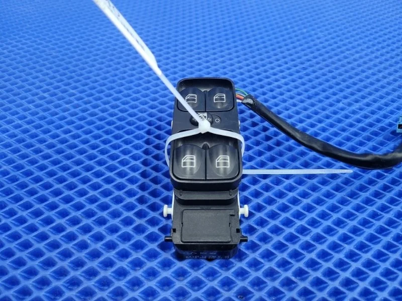 Блок управления стеклоподъемниками Mercedes-Benz Clc-Class 2001 A2038210479 W203 М271955, передний левый
