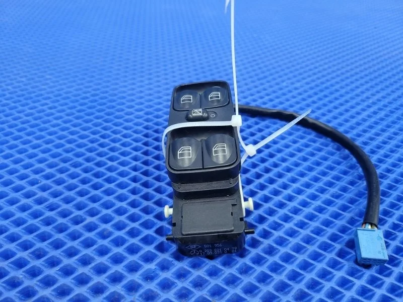 Блок управления стеклоподъемниками Mercedes-Benz Clc-Class 2001 A2038210479 W203 М271955, передний левый