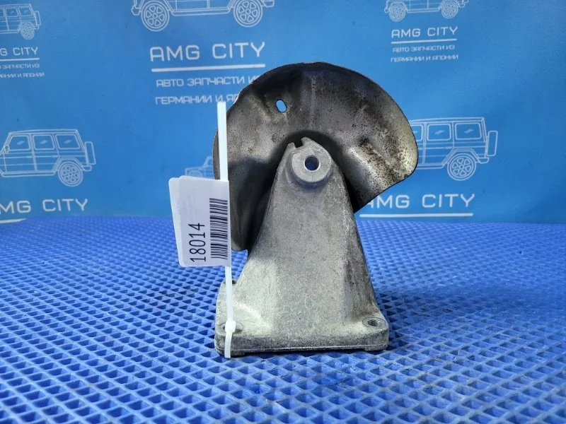 Кронштейн двигателя Mercedes-Benz E-Class 1998 A6042230004 W210 М112911