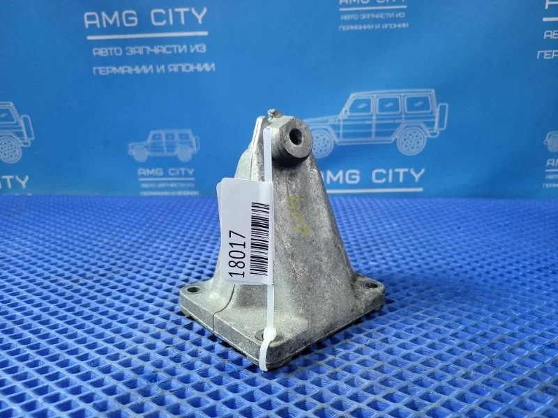 Кронштейн двигателя Mercedes-Benz E-Class 1998 A6042230004 W210 М112911