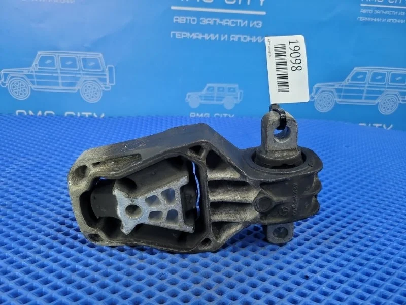 Подушка двигателя Mercedes-Benz A-Class 2014 A2462401209 W176 М270910