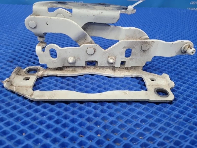 Петля капота Mercedes-Benz C-Class 2011 A2048800828 W204 М271860, правая