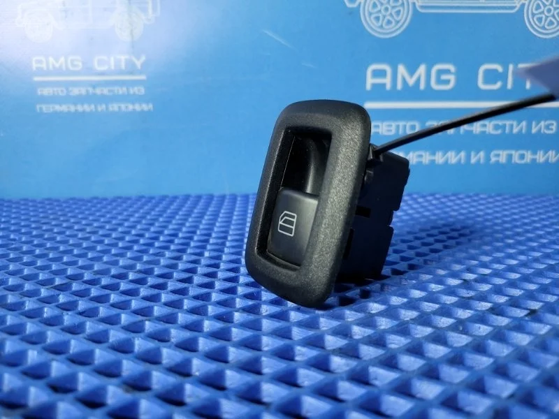 Кнопка стеклоподъемника Mercedes-Benz R-Class 2006 A2518200510 W251 М272967, задняя правая