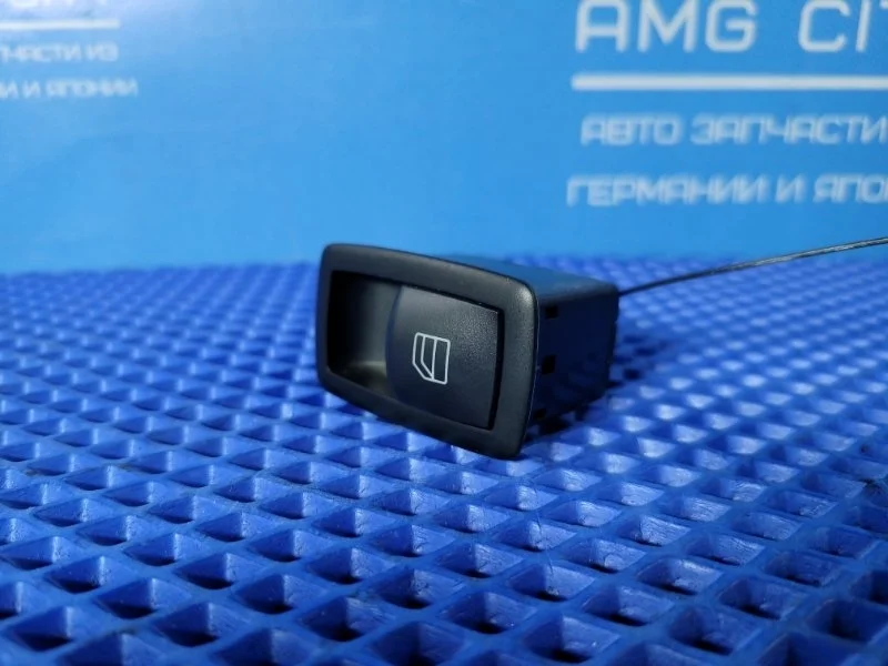 Кнопка стеклоподъемника Mercedes-Benz R-Class 2006 A2518200510 W251 М272967, задняя правая
