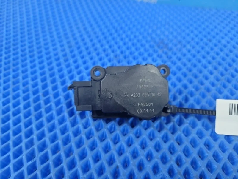 Сервопривод заслонок печки Mercedes-Benz E-Class 2003 A2038201642 W211 М112949