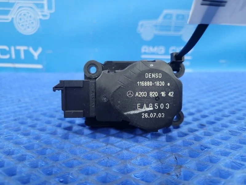 Сервопривод заслонок печки Mercedes-Benz E-Class 2003 A2038201642 W211 М112949