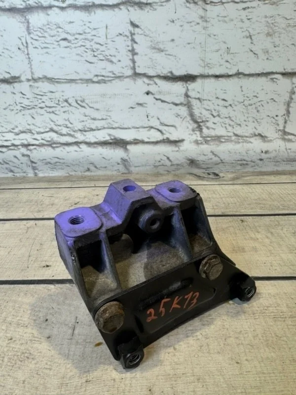 Кронштейн кпп Audi A3 2009