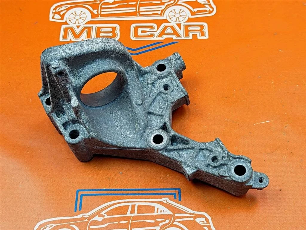 Кронштейн двигателя Mercedes-Benz