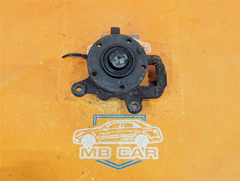 Кулак поворотный передний левый Mercedes-Benz