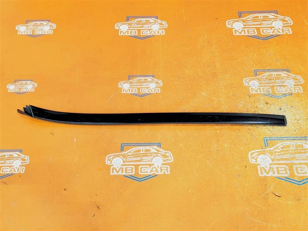 Молдинг лобового стекла Mercedes-Benz