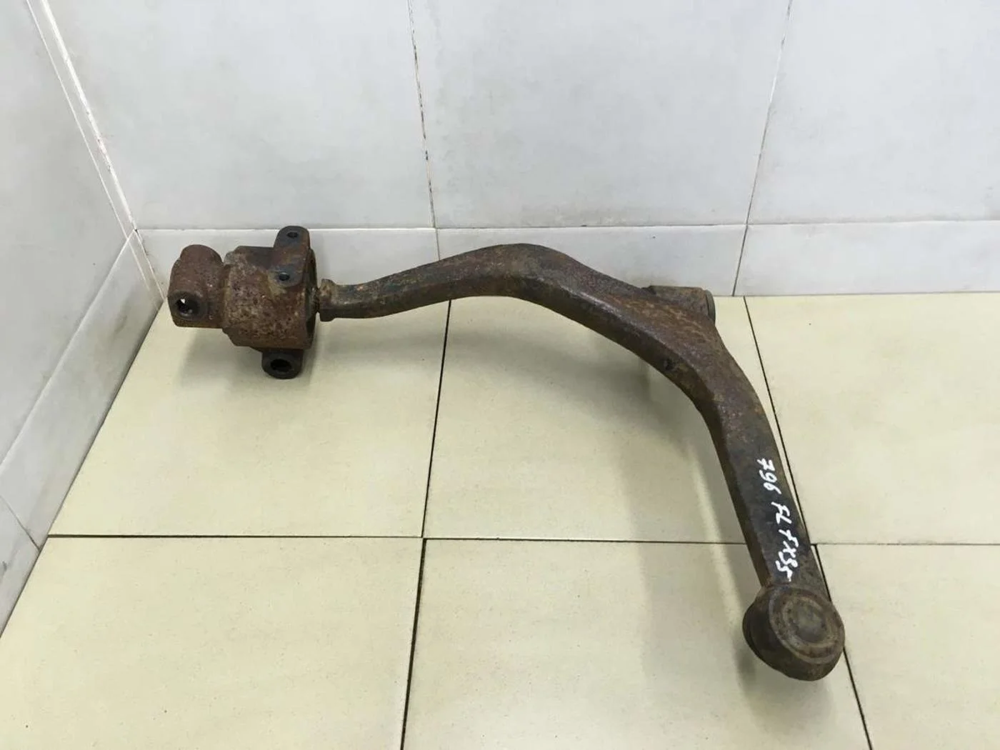 Рычаг передний левый FX (S50) 2003-2007