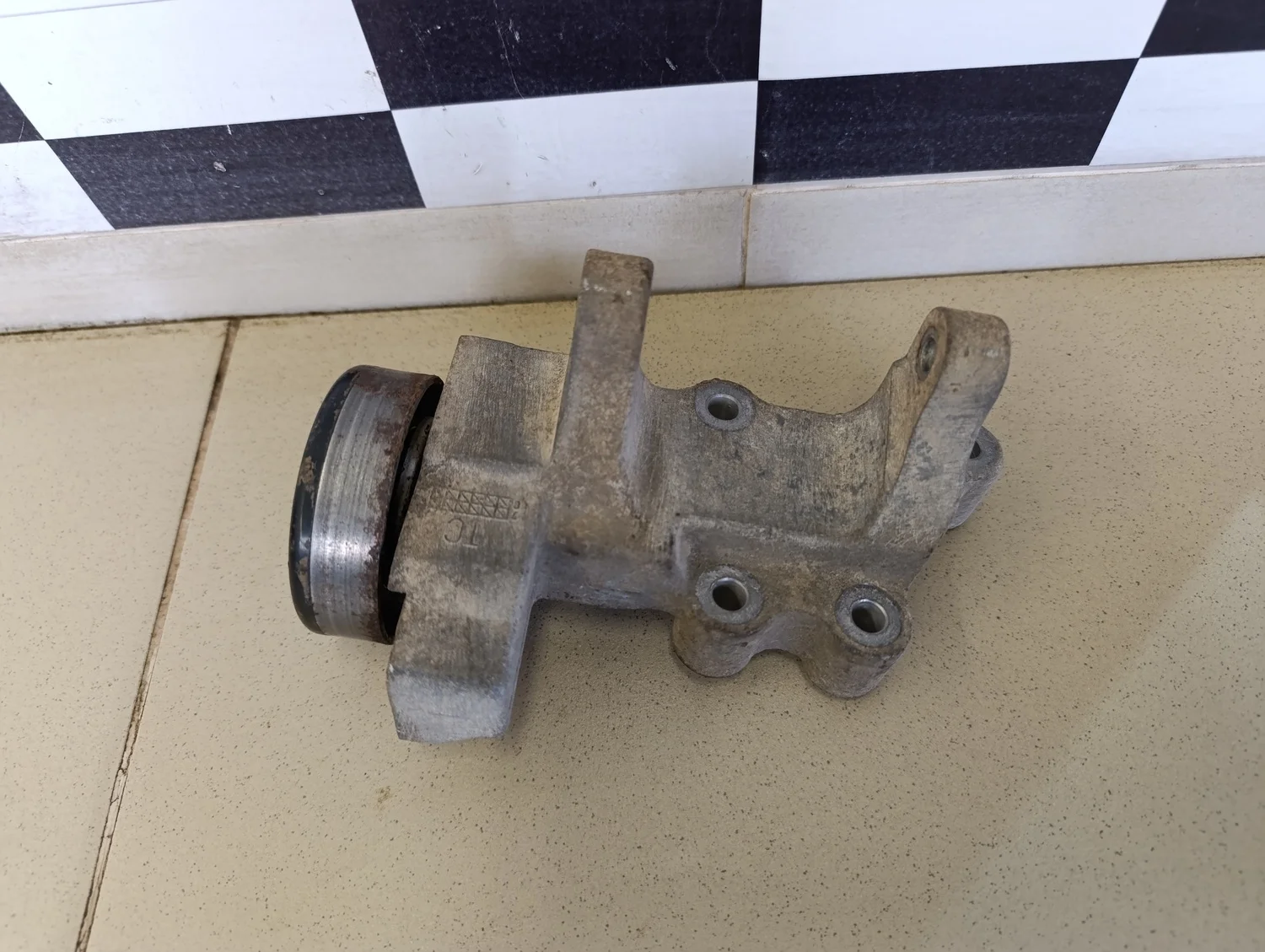 Кронштейн генератора Aveo (T250) 2005-2011