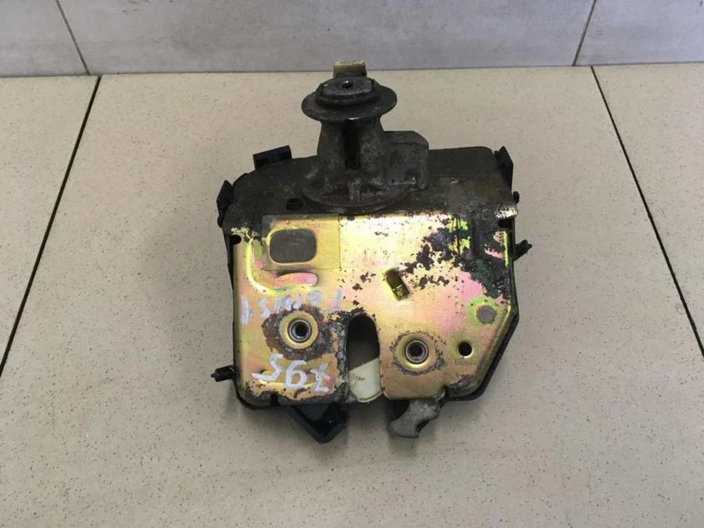 Замок багажника Focus I 1998-2004