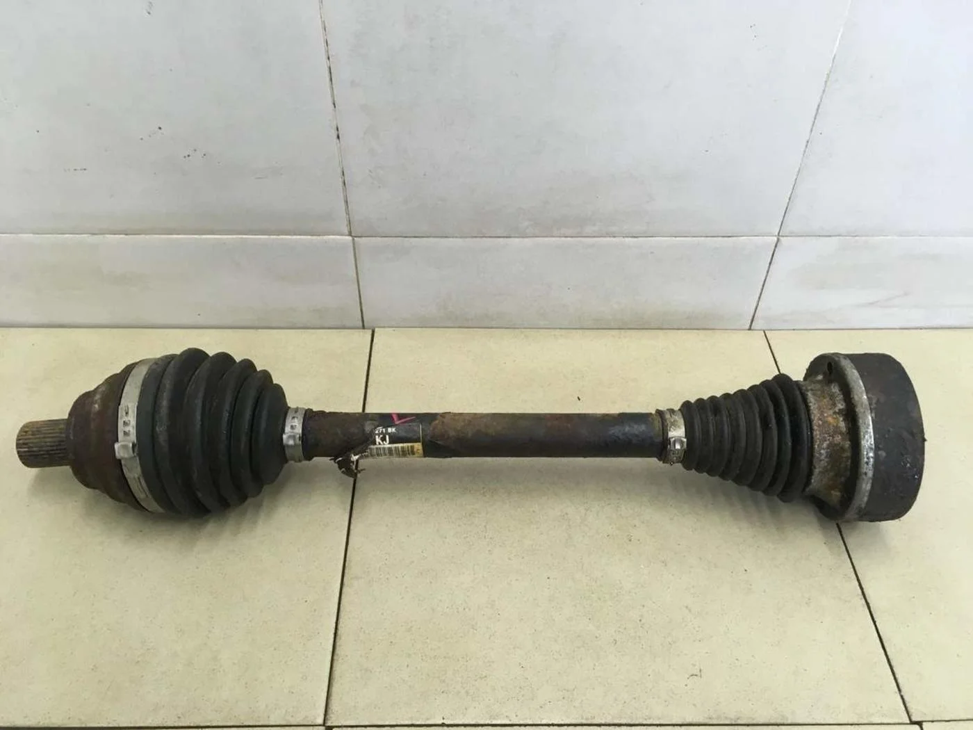 Полуось передняя левая Passat [B6] 2005-2010