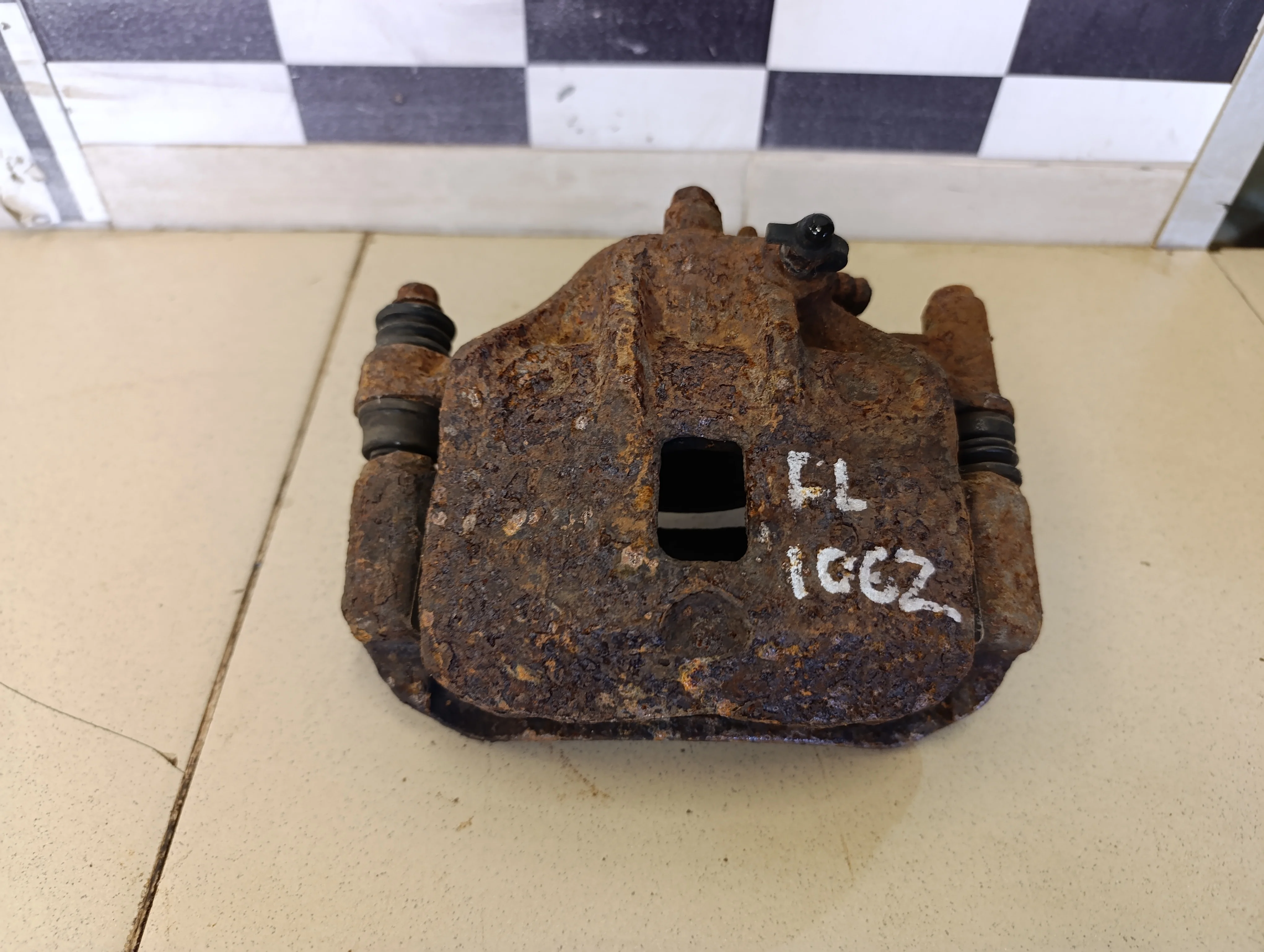 Суппорт передний левый Getz 2002-2010