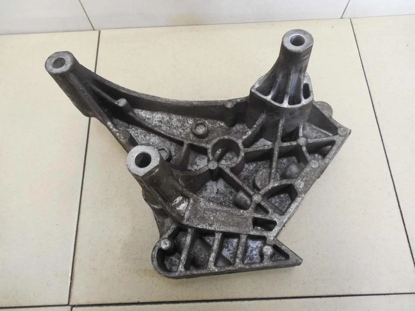 Кронштейн опоры двигателя Touran 2003-2010