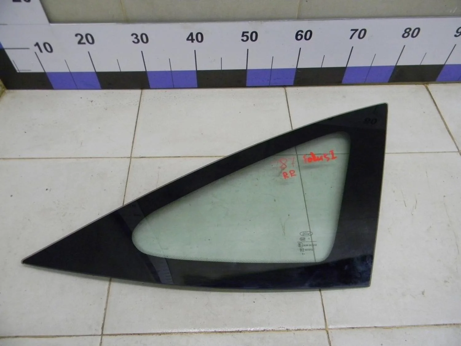 Стекло кузовное глухое правое Focus I 1998-2004