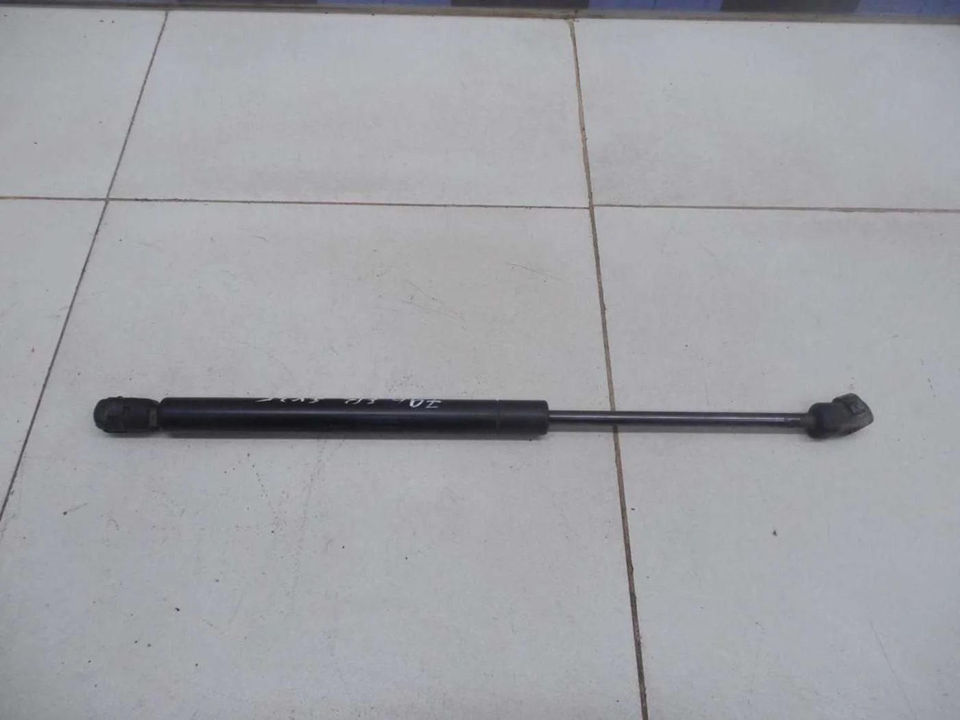 Амортизатор капота FX (S50) 2003-2007