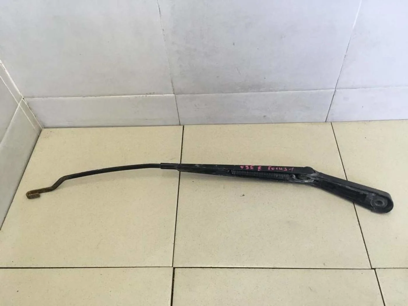 Поводок стеклоочистителя передний правый Focus I 1998-2004