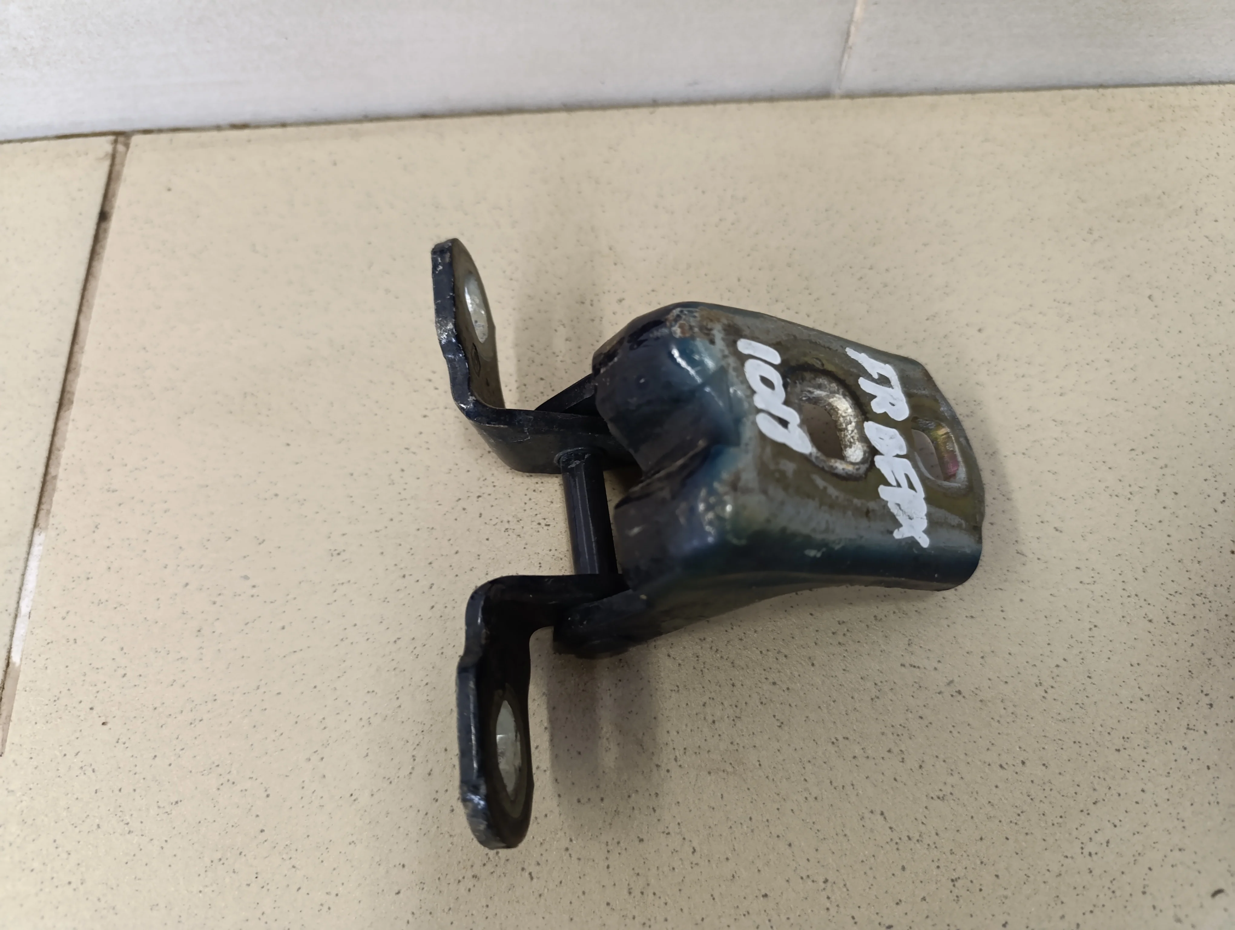 Петля двери передней правой верхняя Megane II 2002-2009