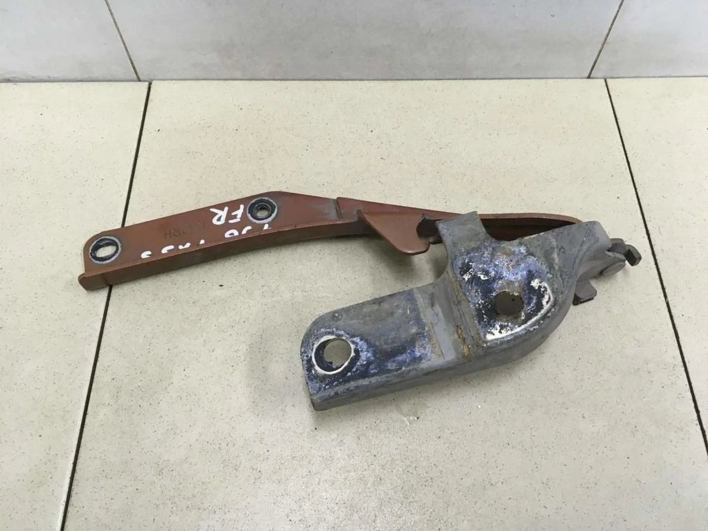 Петля капота правая FX (S50) 2003-2007