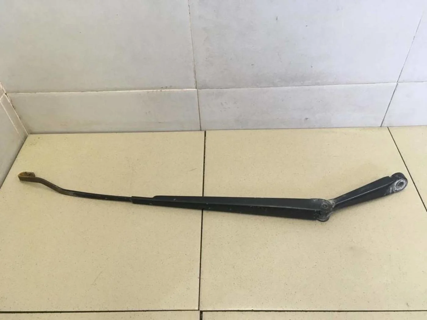 Поводок стеклоочистителя передний левый Focus I 1998-2004