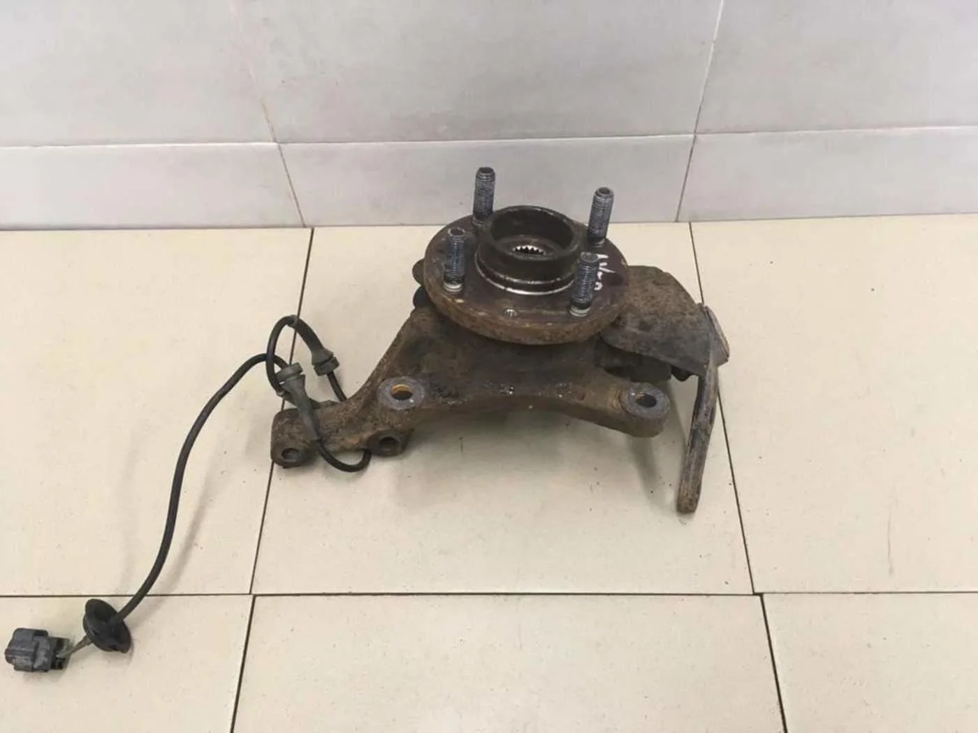 Кулак поворотный передний левый Aveo (T200) 2003-2008