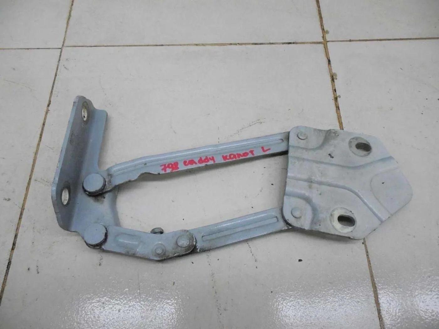 Петля капота левая Touran 2003-2010