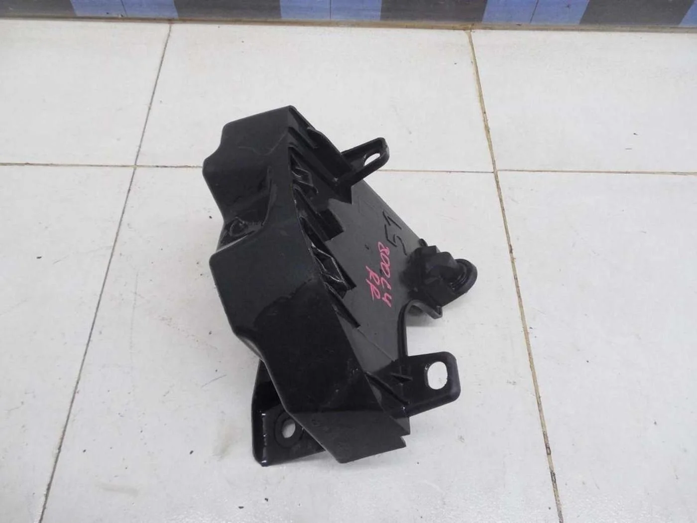 кронштейн заднего бампера C4 2005-2011