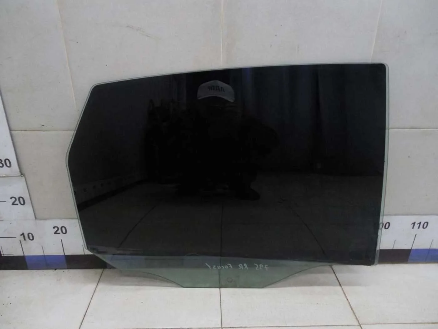 Стекло двери задней правой Focus I 1998-2004