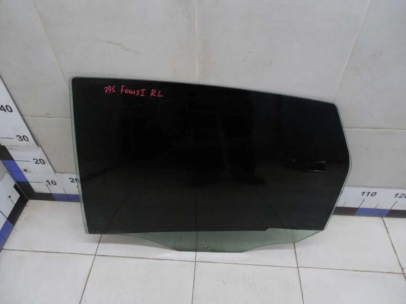 Стекло двери задней левой Focus I 1998-2004