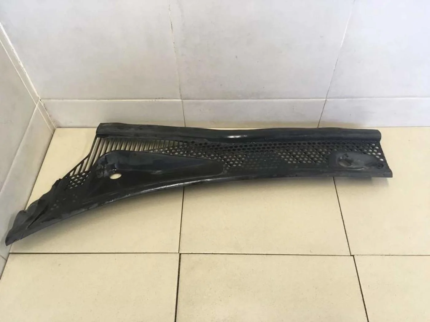 Решетка стеклооч. (планка под лобовое стекло) Focus I 1998-2004