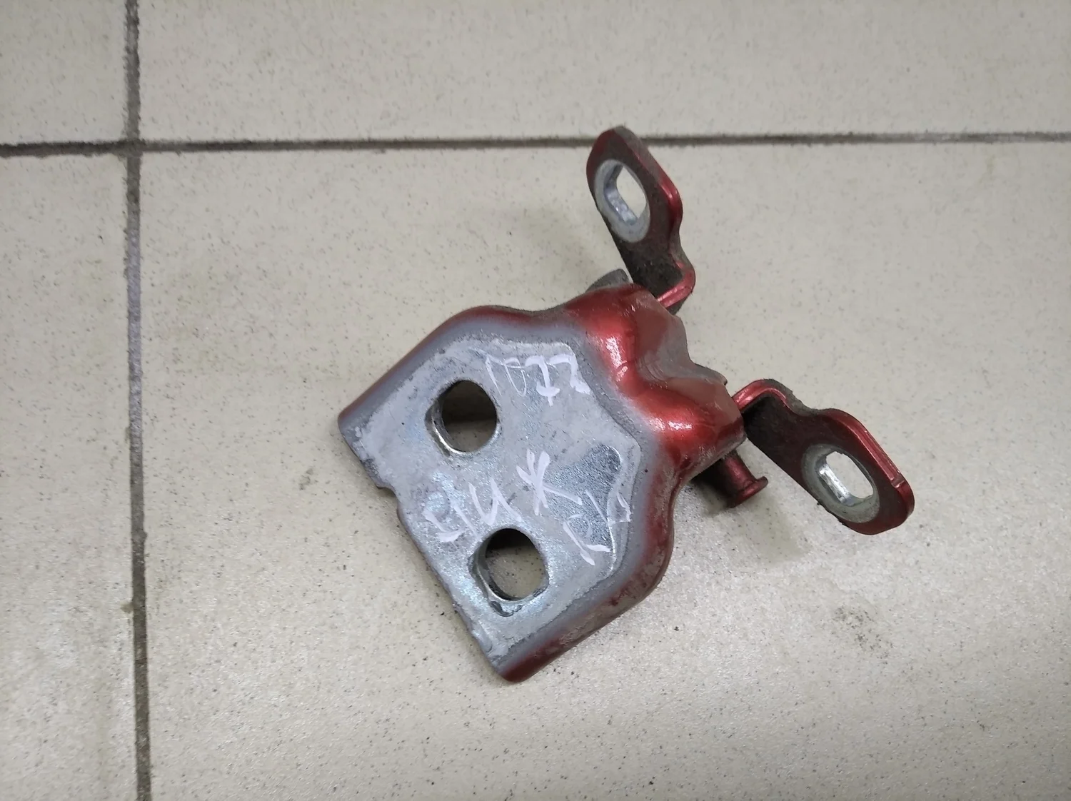 Петля двери задней левой нижняя Duster 2012>