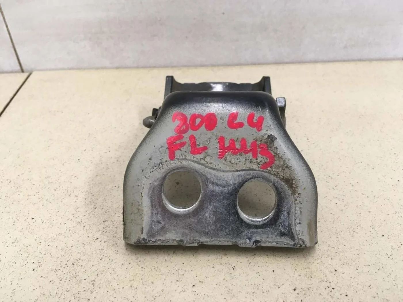 Петля двери  C4 2005-2011