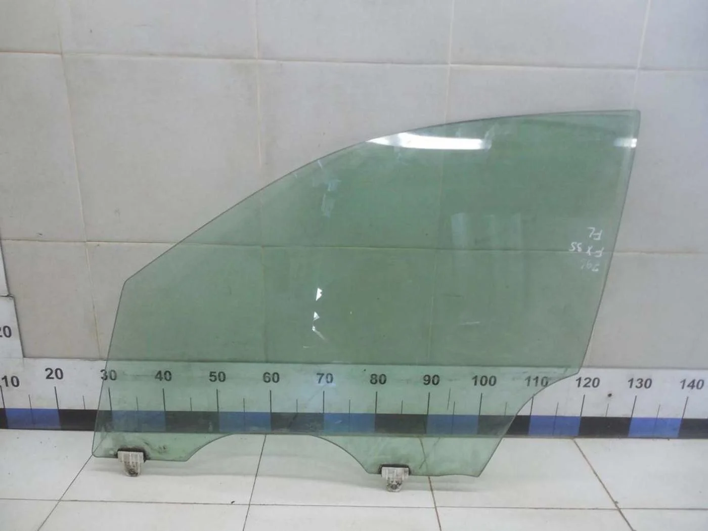 Стекло двери передней левой FX (S50) 2003-2007