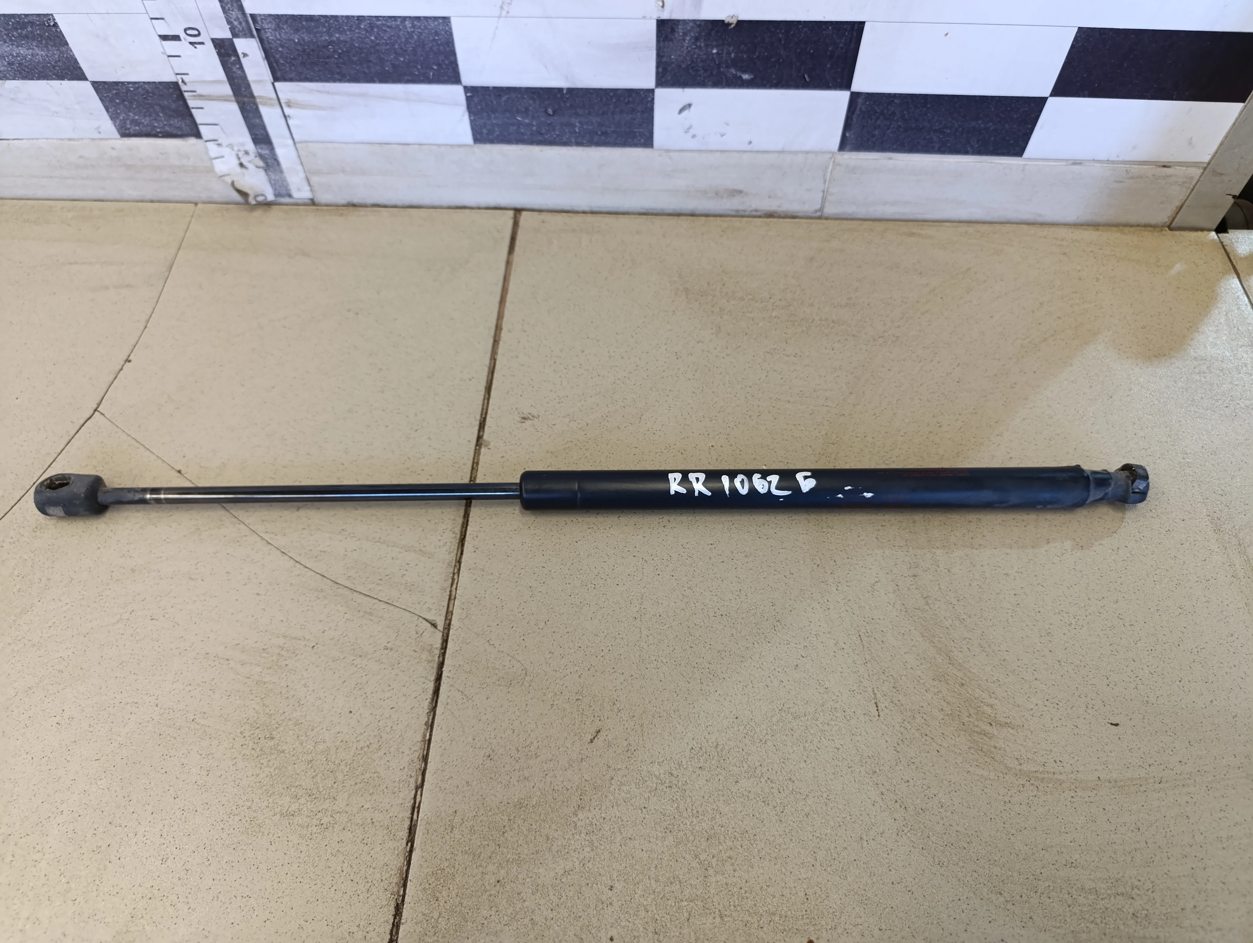 Амортизатор двери багажника Getz 2002-2010