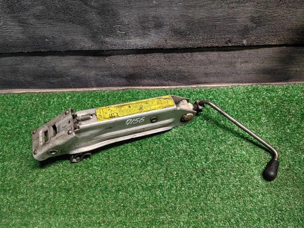 Домкрат Volkswagen Passat B5