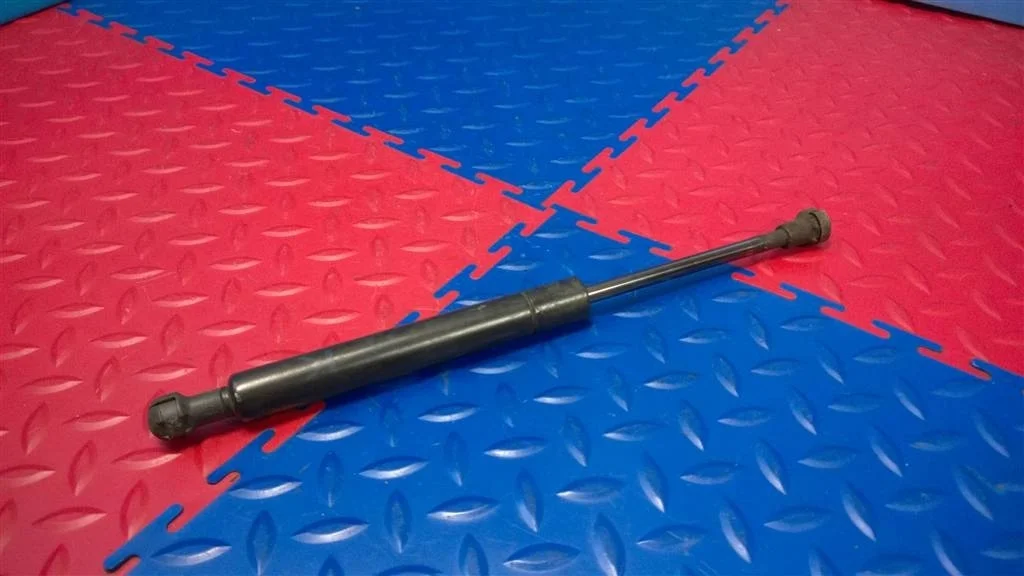 амортизатор капота BMW X5 E53  M54B30 231 лс 3.0i