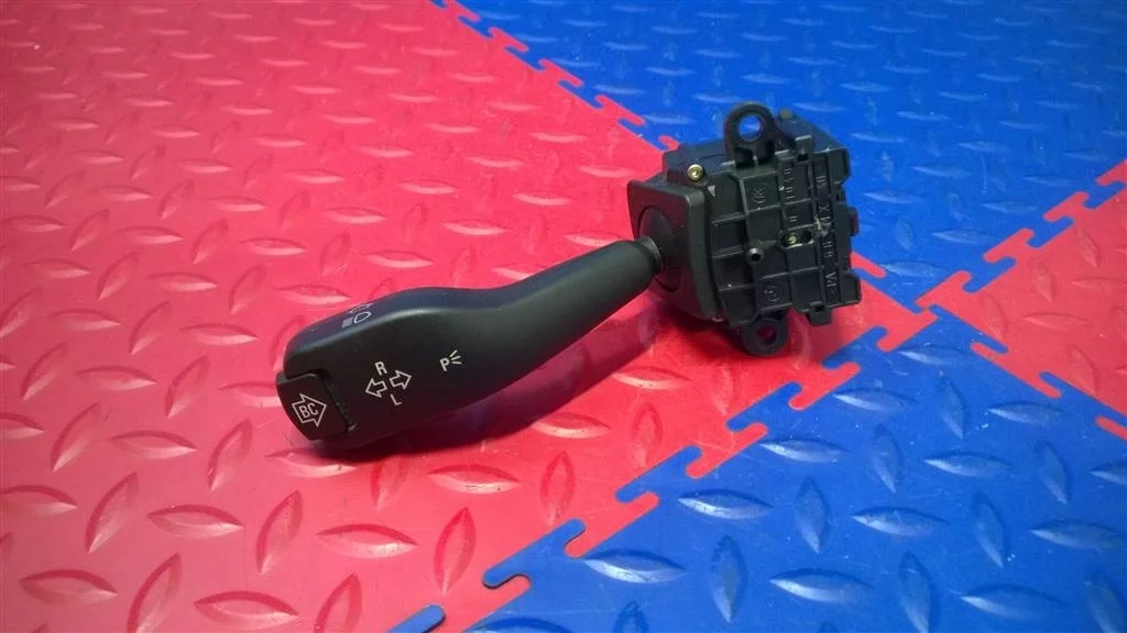 переключатель подрулевой BMW X5 E53  M54B30 231 лс 3.0i