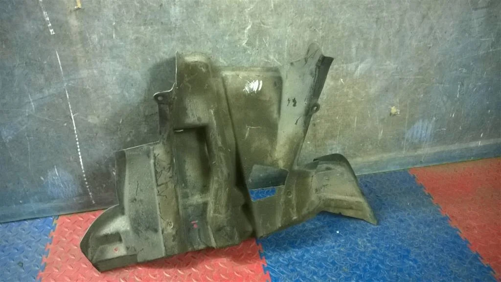 пыльник двигателя боковой BMW X5 E53  M54B30 231 лс 3.0i