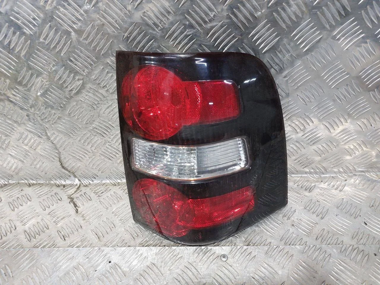 фонарь задний правый Ford Explorer 4  U251