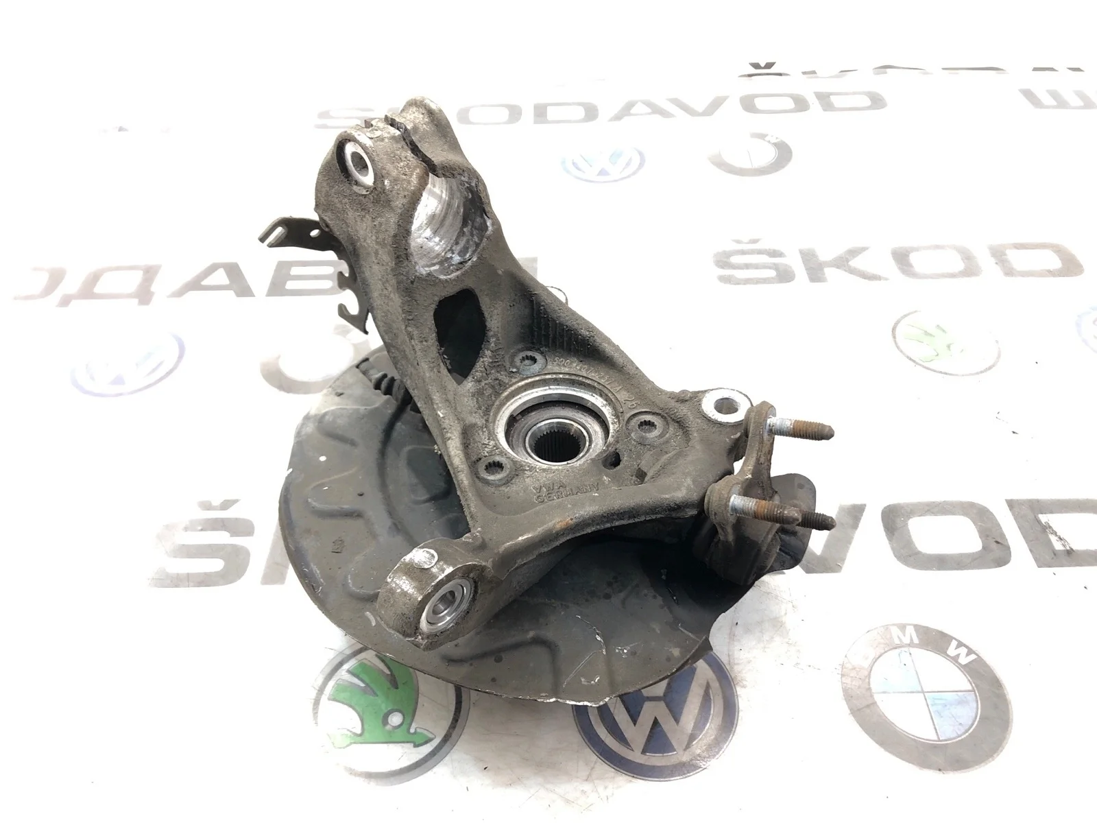 Кулак поворотный Skoda Superb 2016 5Q0407253A 3 (3V) 2.0 CRLB, передний левый