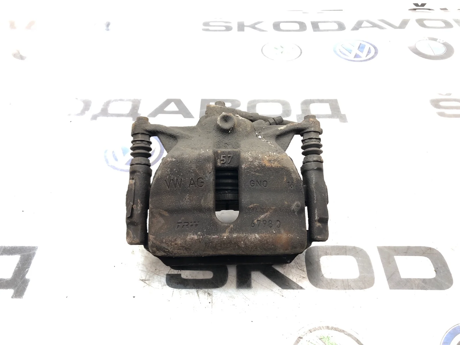 Суппорт тормозной Skoda Superb 2016 8V0615123D 3 (3V) 2.0 CRLB, передний левый